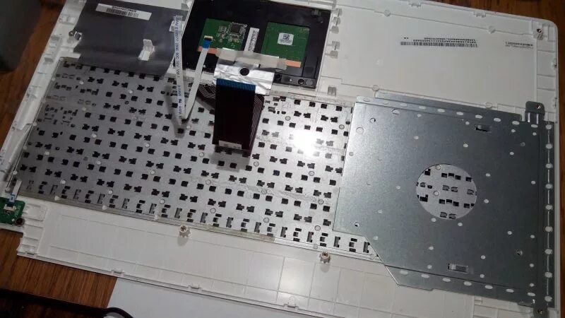 Asus X551CA Front Display Bezel Replacement - iFixit Repair Guide