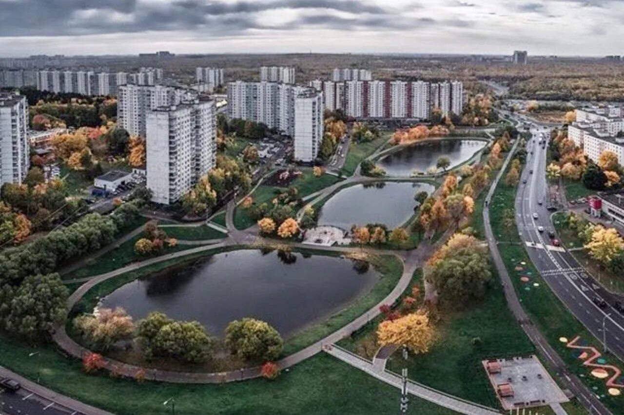 Район ясеневой. Парк Ясеневские пруды Москва. Ясенево парк. Три пруда в Ясенево. Район Ясенево Ясеневский лесопарк.