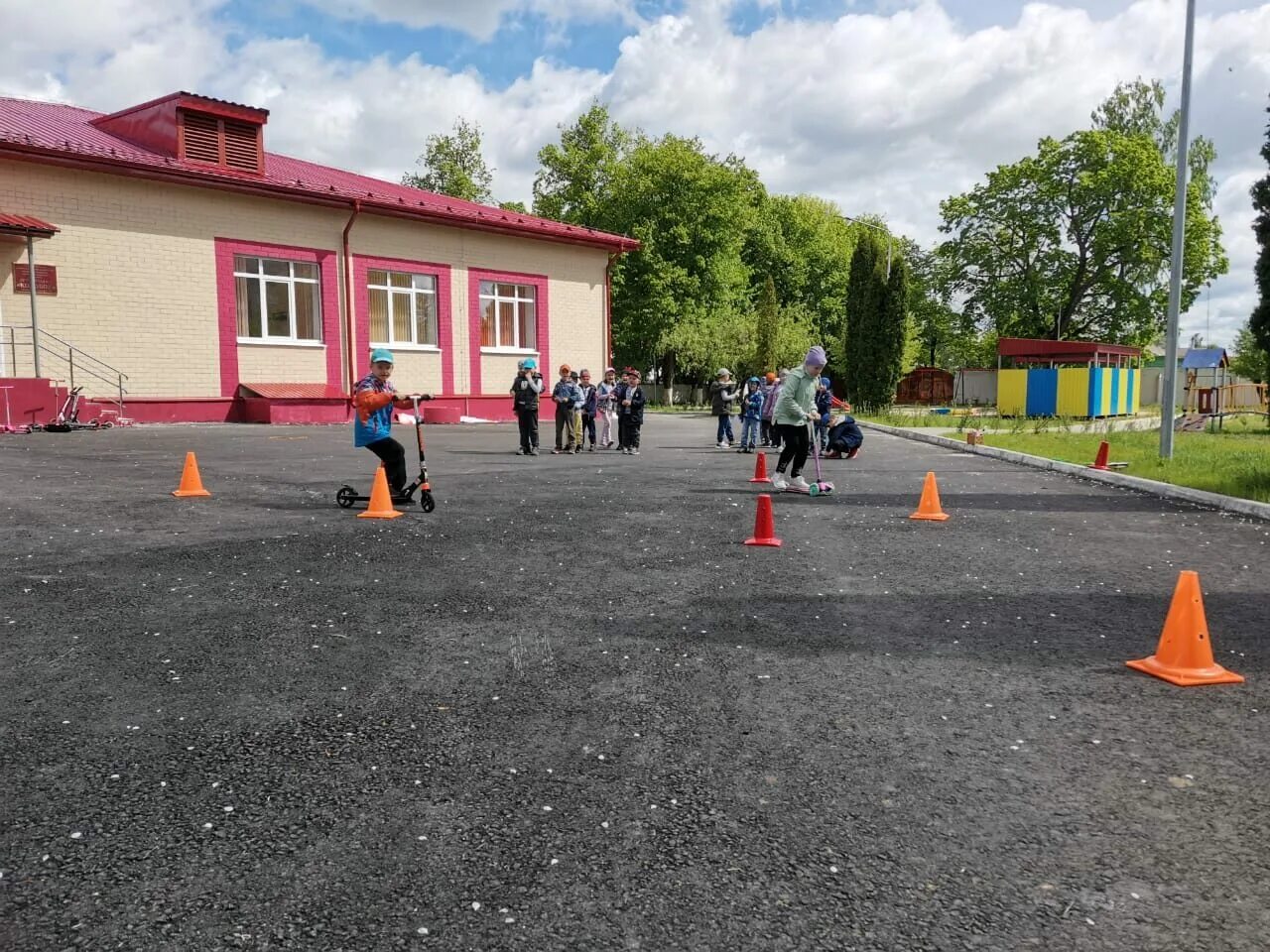 Садик клинцы. Детский сад родничок клинцы. Садик колобок ноябрьск. Детский сад рябинка клинцы. 26 сад клинцы.