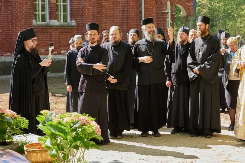 что знают священники. амвросий епископ петергофский. святые отцы о священниках. православие протоиерей андрей ткачев. клеопа данелян.