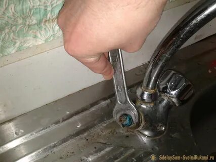 Течет кран смесителя на кухне