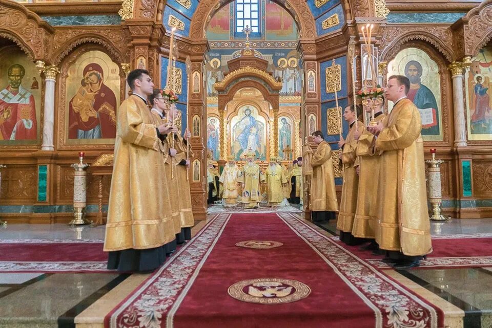 Богослужения в св. Храм всех святых Воронеж. Храм всех святых Воронеж Домостроителей. Трех святителей храм Воронеж.