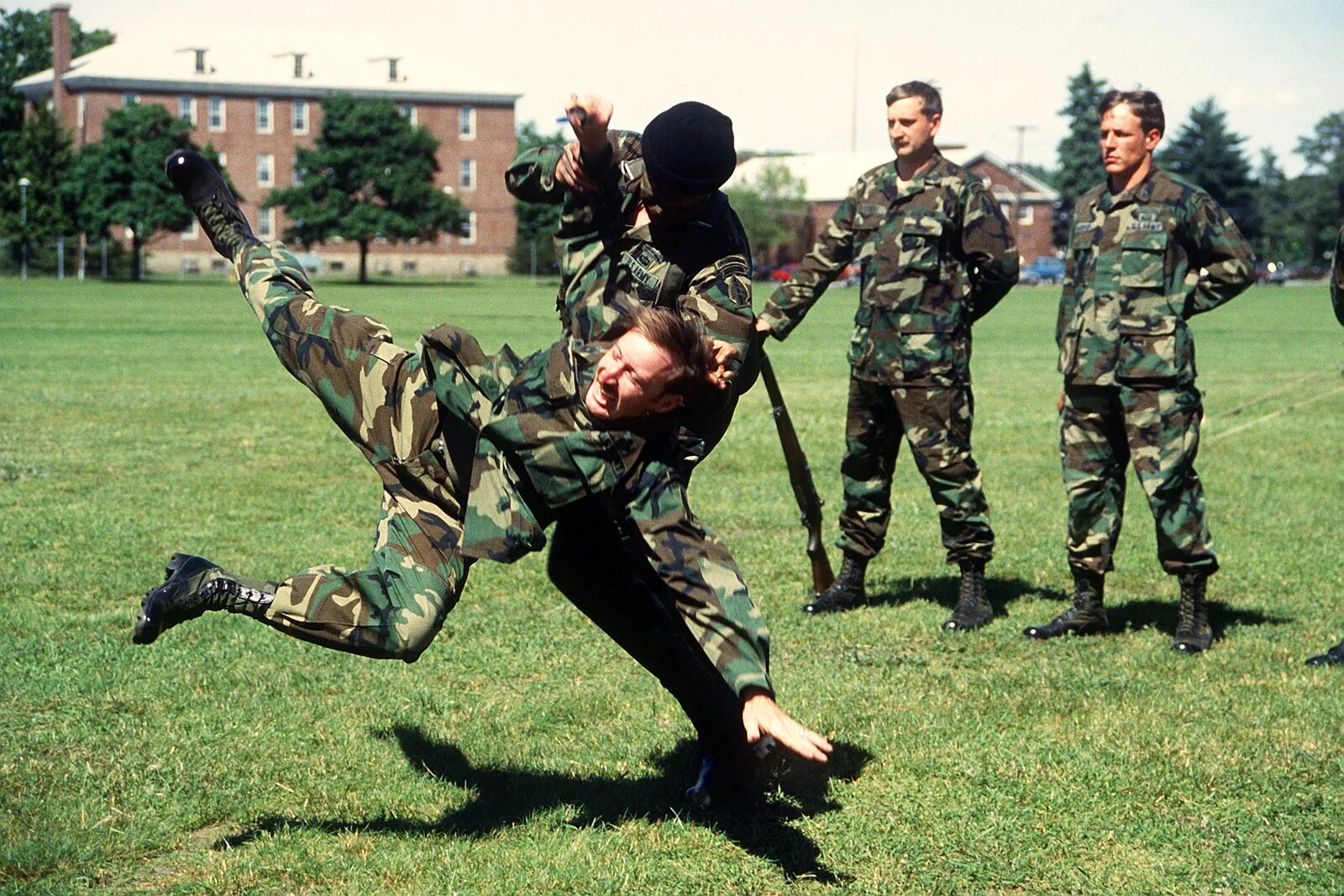 Arnis knife fighting. Рукопашный бой в армии. Рукопашный бой в армии россии. Спецназ россии рукопашный бой. Рукопашный бой.