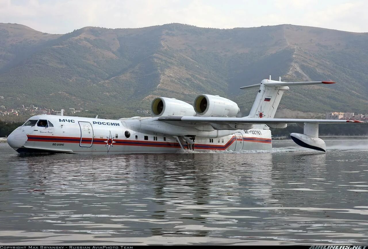 Б 200 самолет. Бе-200 гидросамолёт. Самолет-амфибия бе-200. Beriev be-200chs. Beriev be-200.