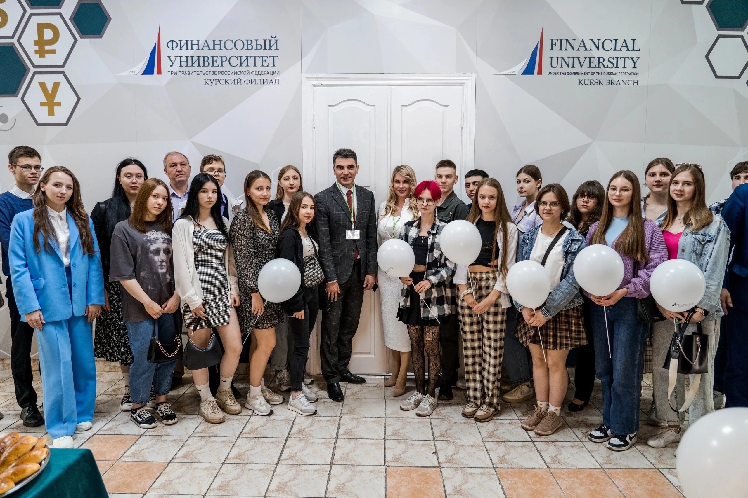 Филиалы финуниверситета. Курский филиал финансового университета. Финансовый университет день открытых. Улица ломоносова курск. Курский филиал финуниверситета.
