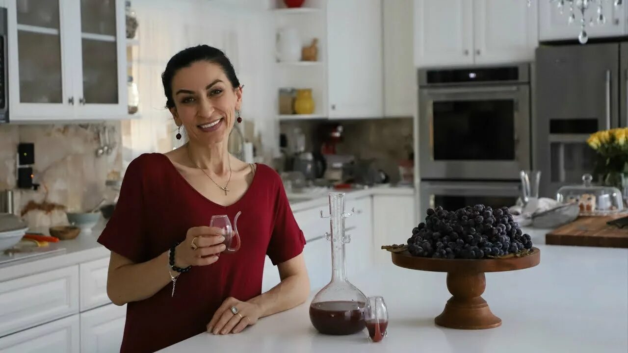 Ютуб эгине на русском языке. Эгине - Heghineh. Кухня армянки. Heghineh Cooking show in Armenian. Heghineh на ютубе.