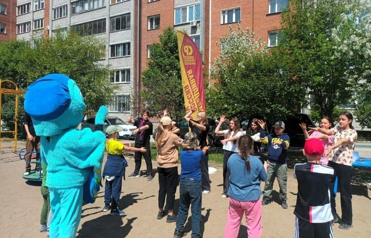 Дети праздник. Фотокросс день снега. Бердск праздник. Новый поселок бердск. Бердск праздник.