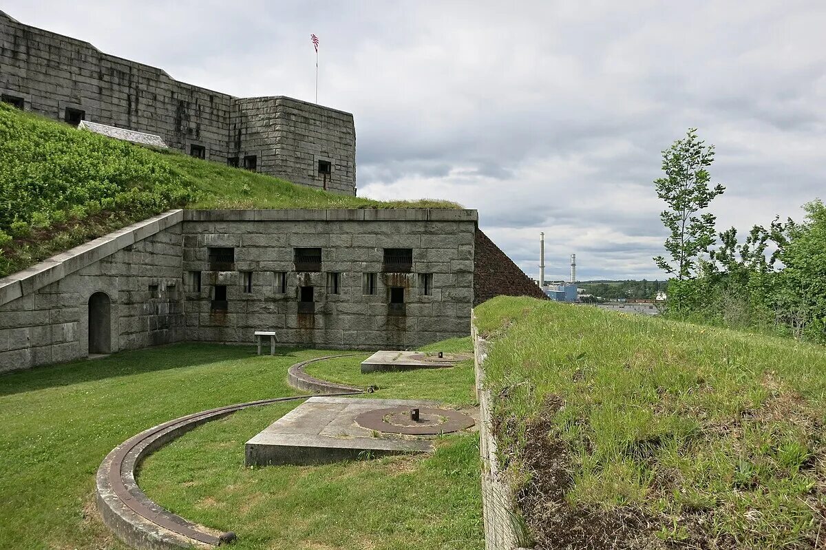 Fort knox. Крепость Форт Нокс. Форт-Нокс в Кентукки. Хранилище Форт Нокс. Форт Нокс США хранилище золота.