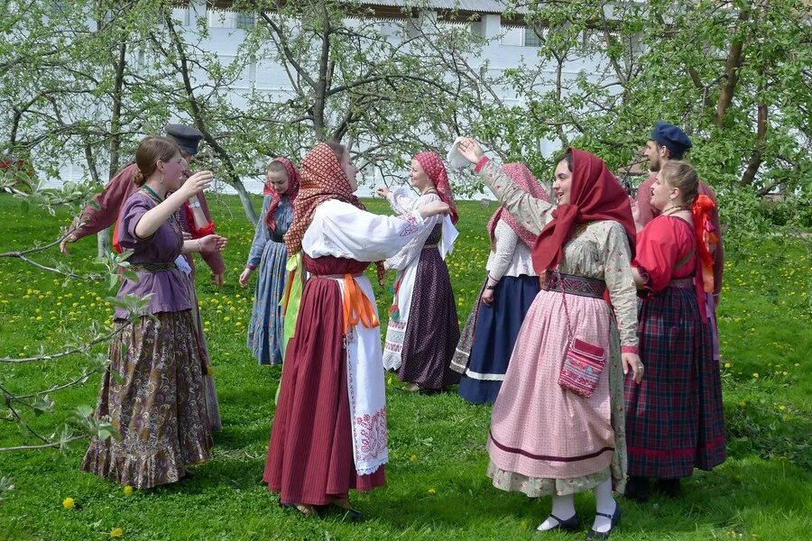 Фольклор хоровод. Весенний хоровод. Русский хоровод. Русский народный хоровод. Хороводные веселые песни