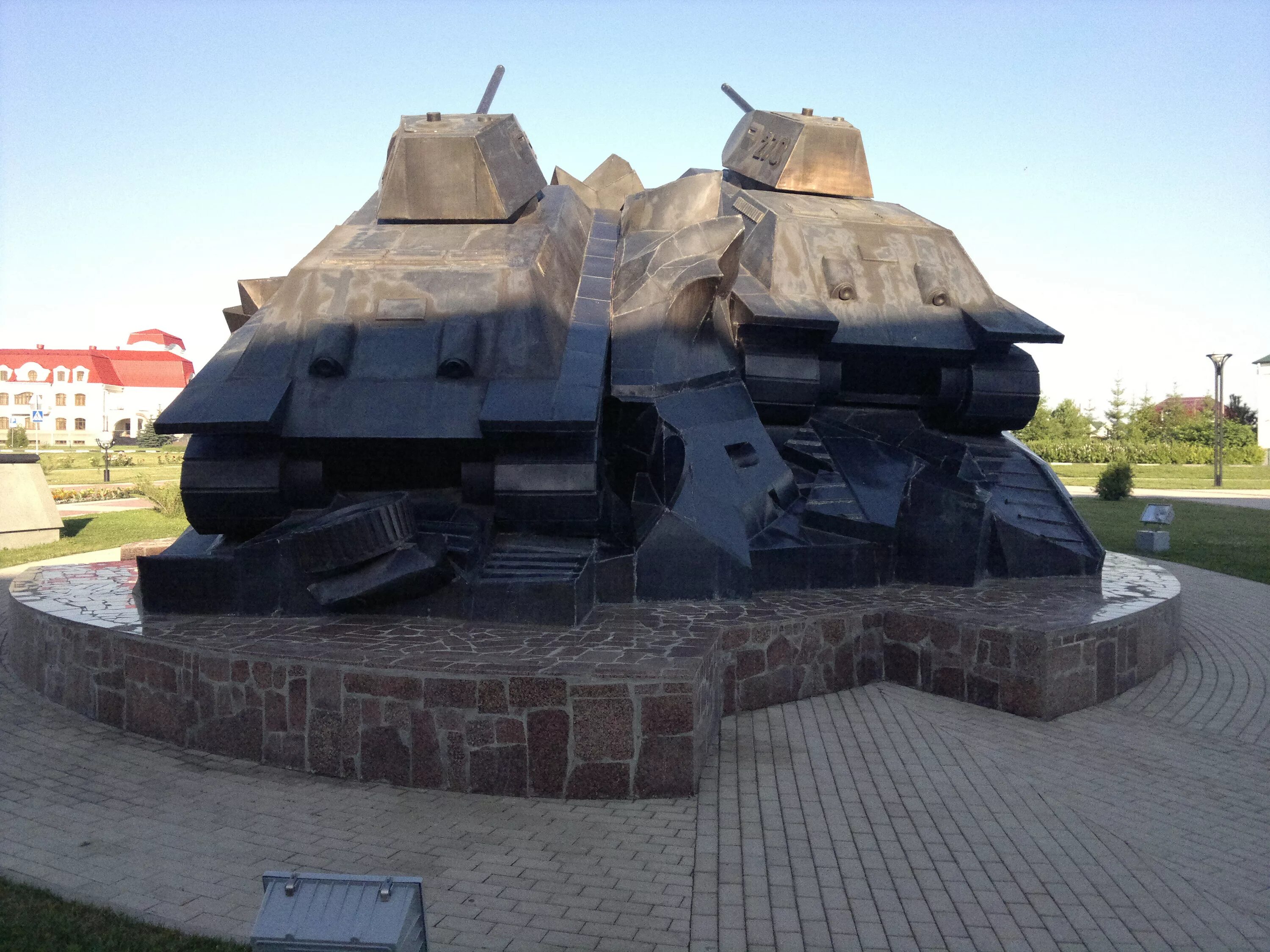 памятник танковый таран прохоровка. памятник в прохоровке танки. танк т34 прохоровка. прохоровка монумент курская дуга. танковый таран на прохоровском поле.