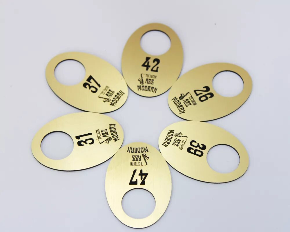 бирки для гардероба. номерок для гардероба. номерок для гардероба. гардеробные номерки из фанеры. бирки для гардероба.