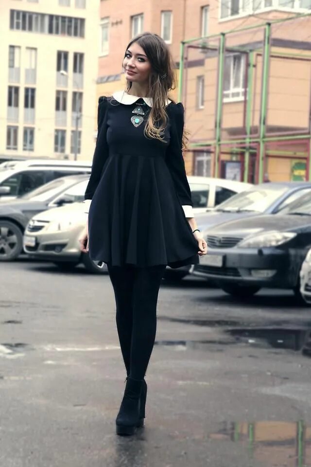 Ботильоны и плотные колготки. Платье с черными колготками. Черное платье с плотными колготками. Черное платье , черные колготы и туфли. Платье с черными колготками.
