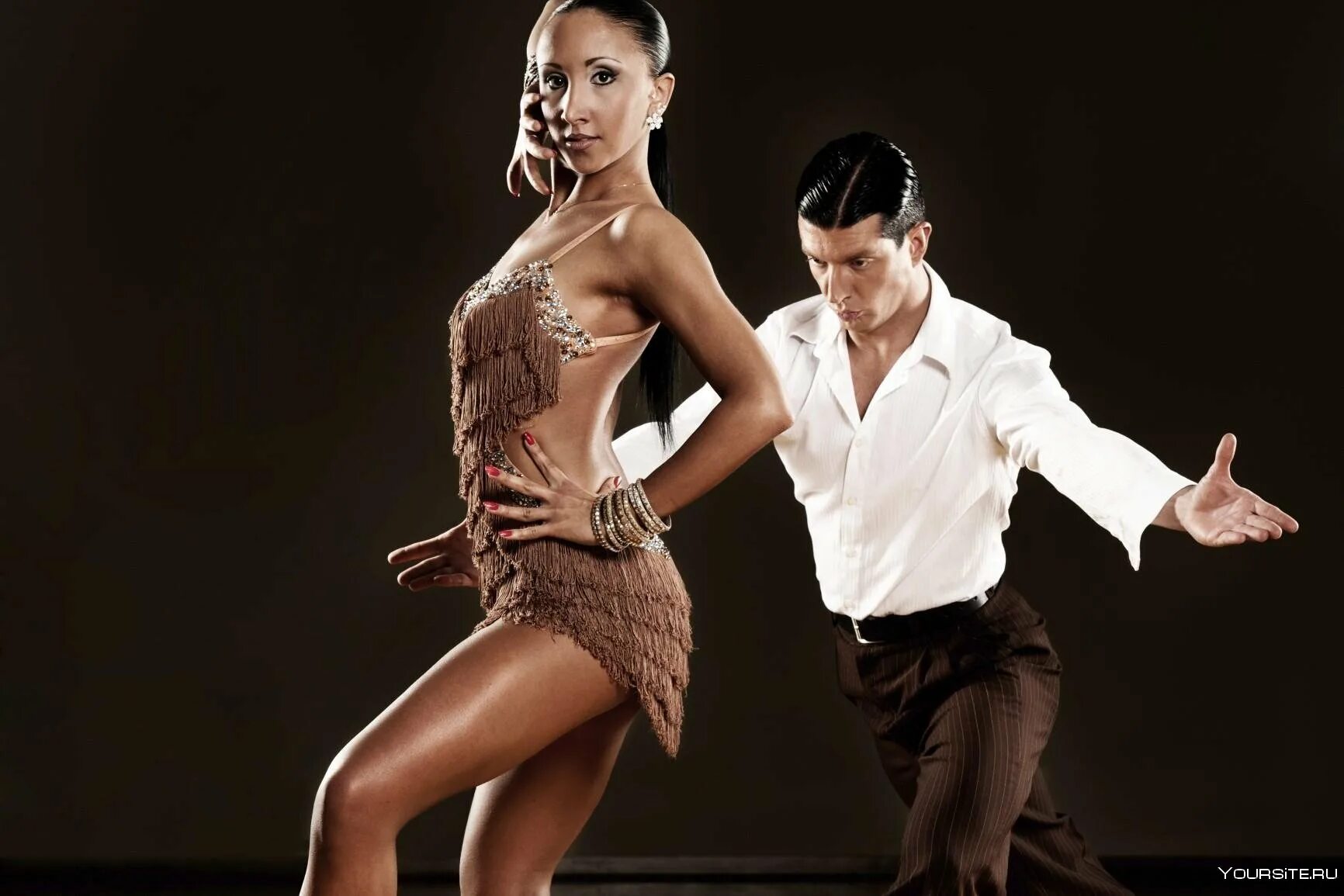 Что такое латины. Румба Самба ча-ча-ча. Бачата латинская Америка. Латиноамериканские танцы. Танцы в стиле латино.