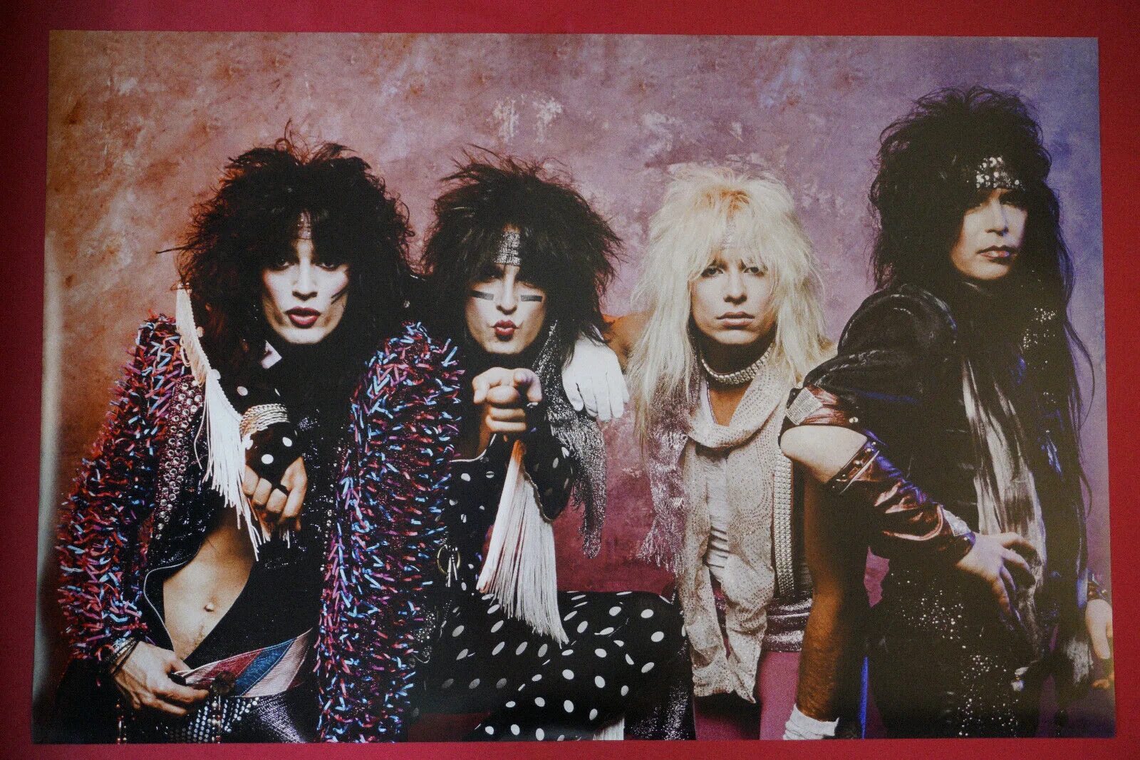 Motley crue песни. Motley crue песни. Мотли крю 1983. Motley crue группа. Мотли крю арт.