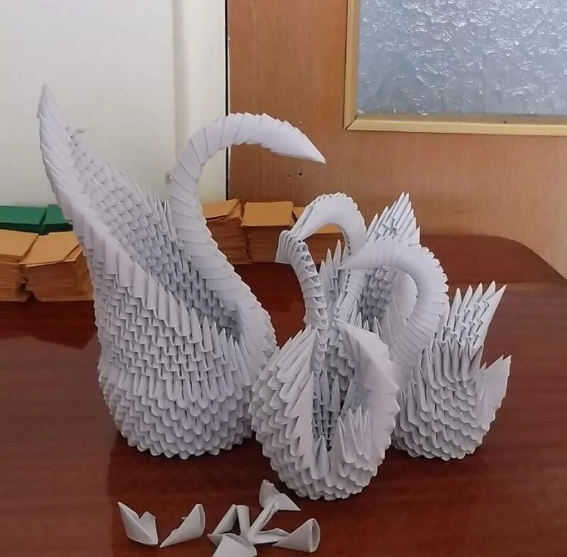 Лебеди из бумаги из модулей. Оригами. Лебедь из модулей. Модульное оригами. Оригами лебедь.
