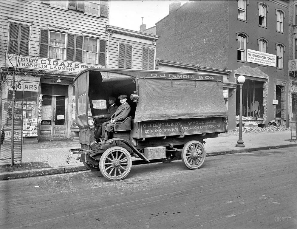 Автомобиль зис 101. Ретро автомобиль. Oldsmobile 1921. Транспортные средства 30 годов. Транспортные средства 30 годов.