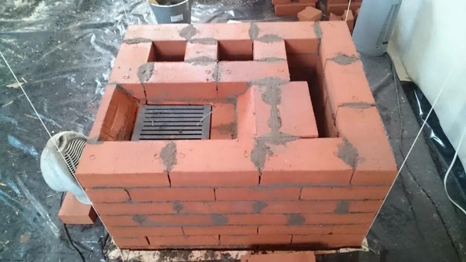 Печки сделать своими руками из кирпича. Кирпичная печь в гараж. кирпичная печка в гараж. печка из кирпича в гараж. печь их кирпича для гара.
