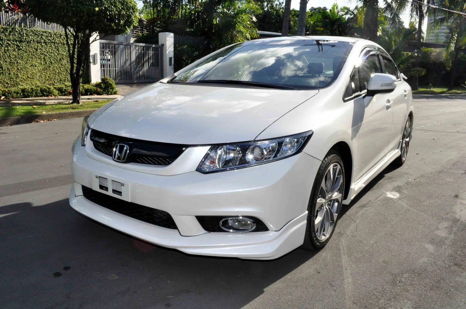 Honda Civic 9 fb. Хонда Цивик 4д 2012. Modulo Honda Civic. Обвес модуло Цивик 4д. Авито краснодарский край хонды