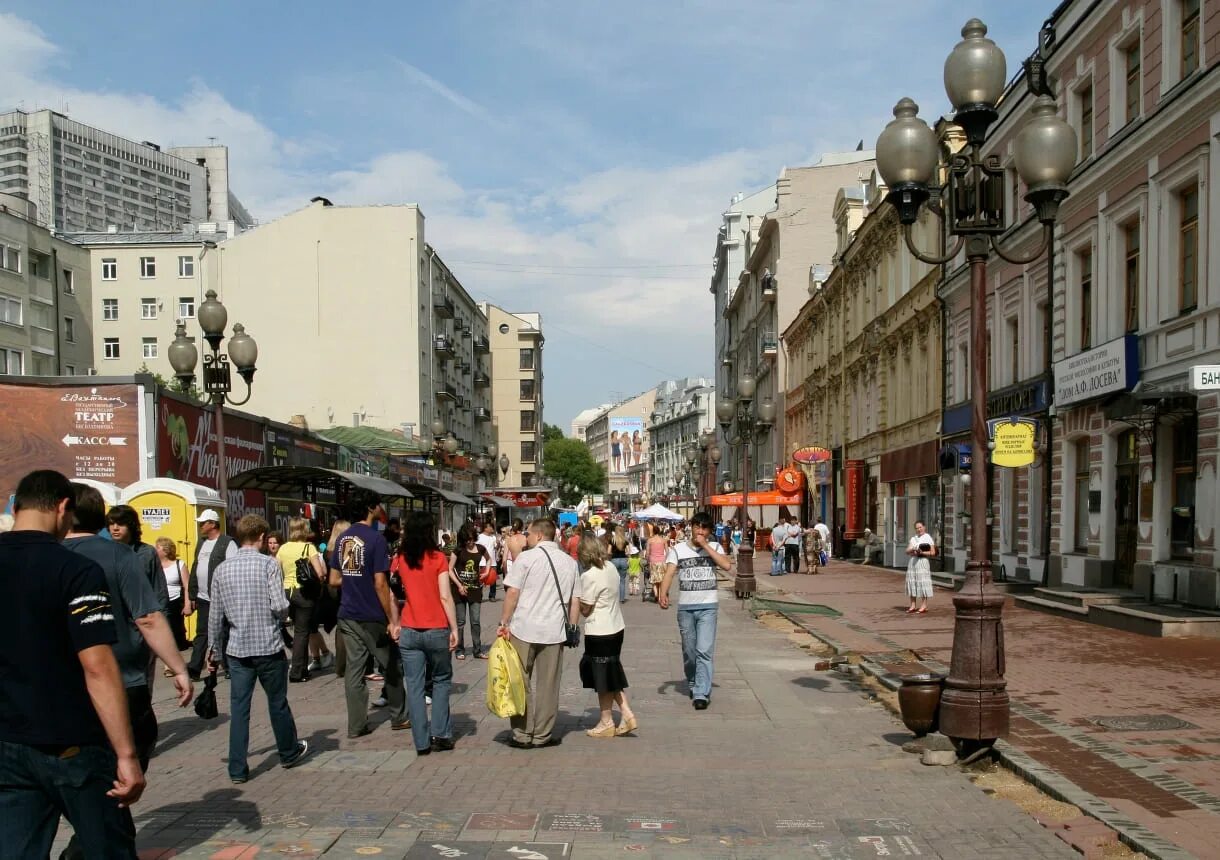 Старый Арбат 2000-е. Арбат 2000 год. Улица старый Арбат. Улица Арбат в Москве 1999 год.