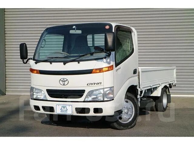 Грузовик тойота приморский край. Toyota Dyna 2002. Toyota Dyna бортовой. Toyota Dyna 2004 бортовой. Самосвал Toyota Dyna 5.3.