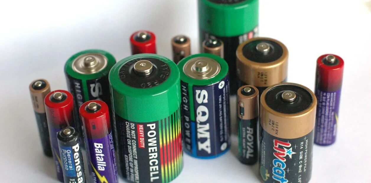 Виды аккумуляторов. Электрические батарейки. Батарейки разные. Названия батареек. Батарейки разные виды.