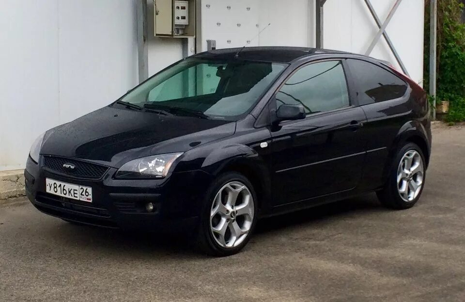 Форд фокус 2006 хэтчбек черный. Форд фокус 1 хэтчбек черный. Ford Focus 2 Hatchback Black. Форд фокус 2 купе черный. Форд фокус хэтчбек черный