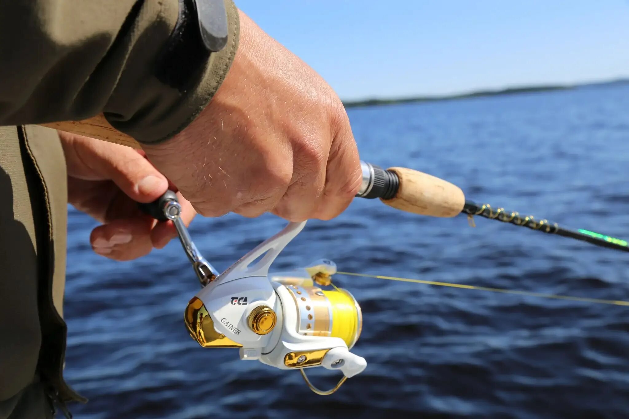 Что означает ловить рыбу. Спиннинг желтый. Спиннинг ультралайт желтый. Pecher. Джерк рыбалка Финляндия.