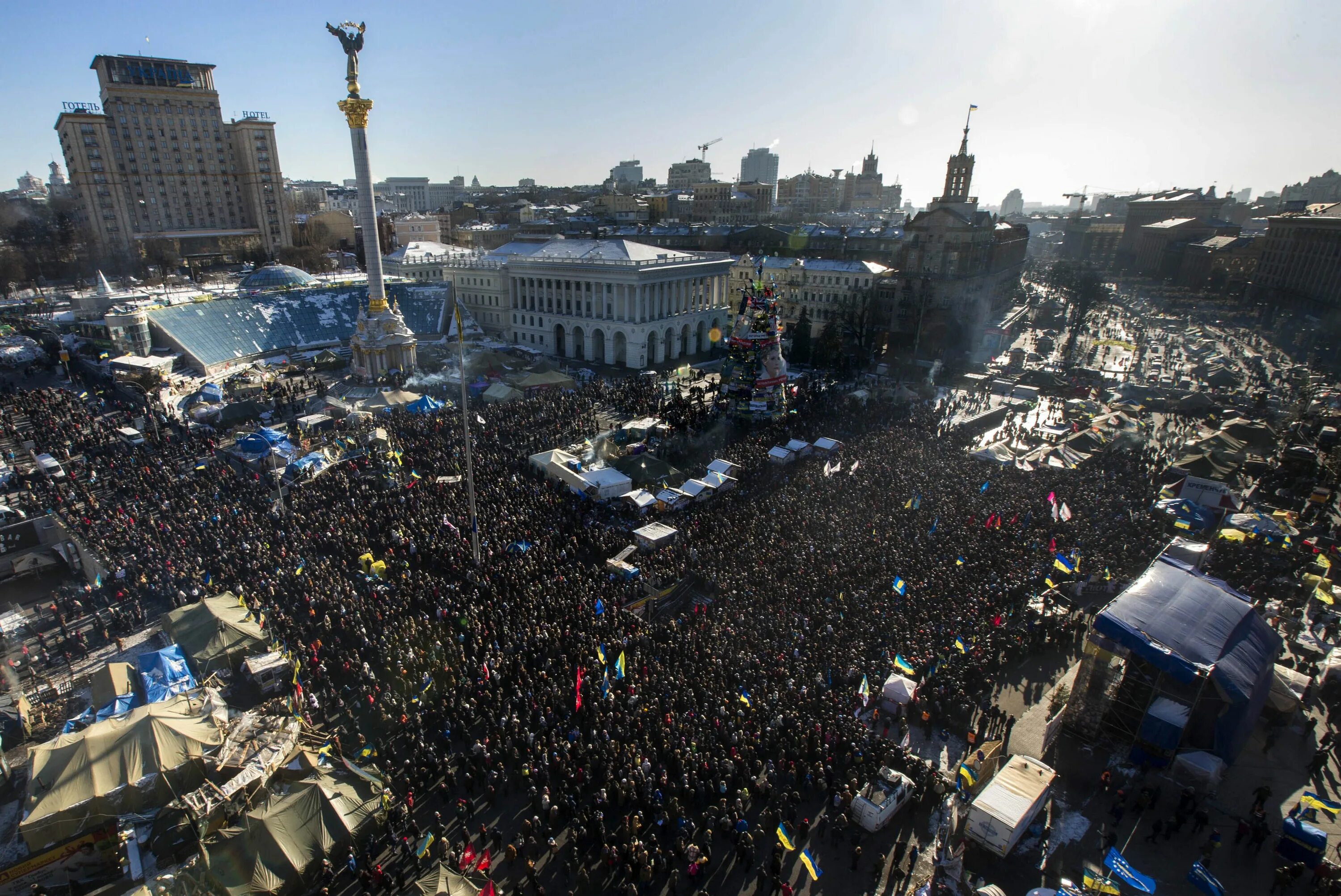 Майдан часть 1. Майдан Незалежности Киев 2014. Киев площадь независимости Евромайдан. Киев Крещатик 2014. Площадь независимости Киев 2014.