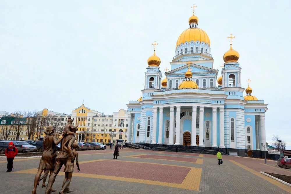 Сколько сегодня в саранске. Город Саранск. Саранск достопримечательности. Соборная площадь Саранск. Саранск центр города.