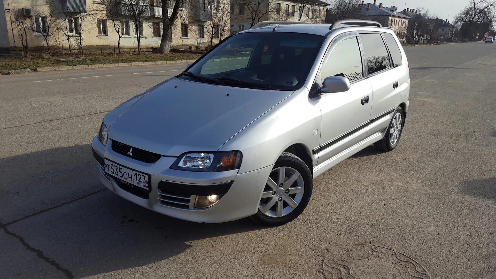 Спаке про. Mitsubishi Space Star 1,6. 2004 г. Митсубиси Спейс Стар 2004. Mitsubishi Space Star i Рестайлинг, 2004. Мицубиси Спейс Стар 2004г.