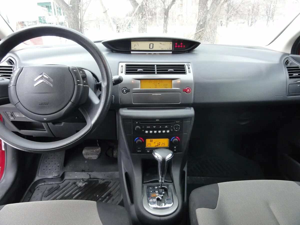 Ситроен хэтчбек 2008. Ситроен с4 хэтчбек 2008. Citroen c4 2008 хэтчбек. Ситроен с4 Рестайлинг 2008. Ситроен с4 хэтчбек 2008 салон.