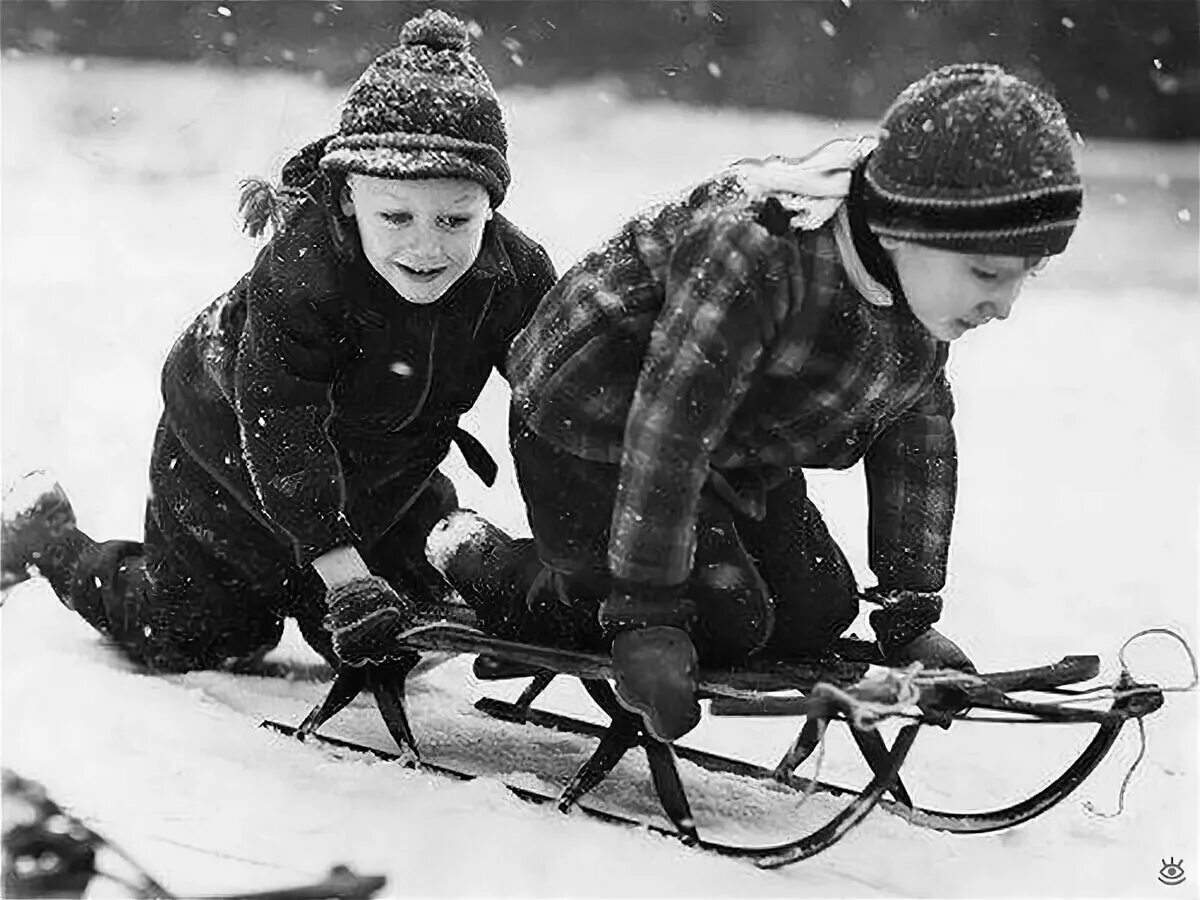 Советское детство зима. Советские дети на санках. Счастливое советское детство. Советские дети зимой. На санках кататься будете