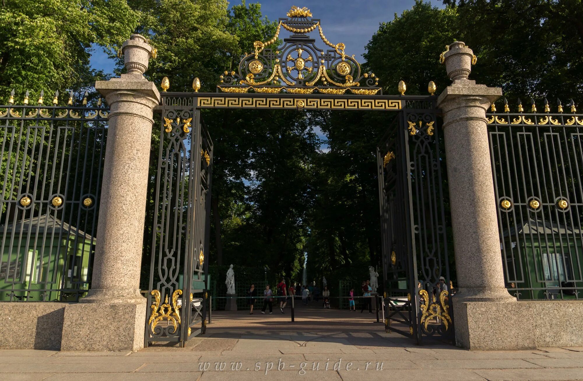 Летний сад в Санкт-Петербурге. Ворота летнего сада в Санкт-Петербурге. Летний сад 1704 Санкт-Петербург. Летний сад Санкт п.