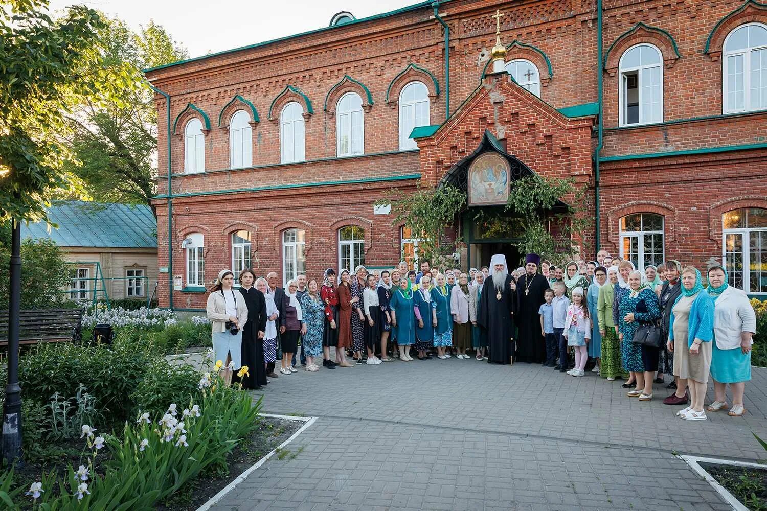 Г апостолова. Церковь Сошествия Святого духа Ульяновск. Церковь Сошествия Святого духа на апостолов Симбирская епархия РПЦ. Церковь Сошествия Святого духа на апостолов в Ульяновске. Церковь в честь Сошествия Святого духа на апостолов.