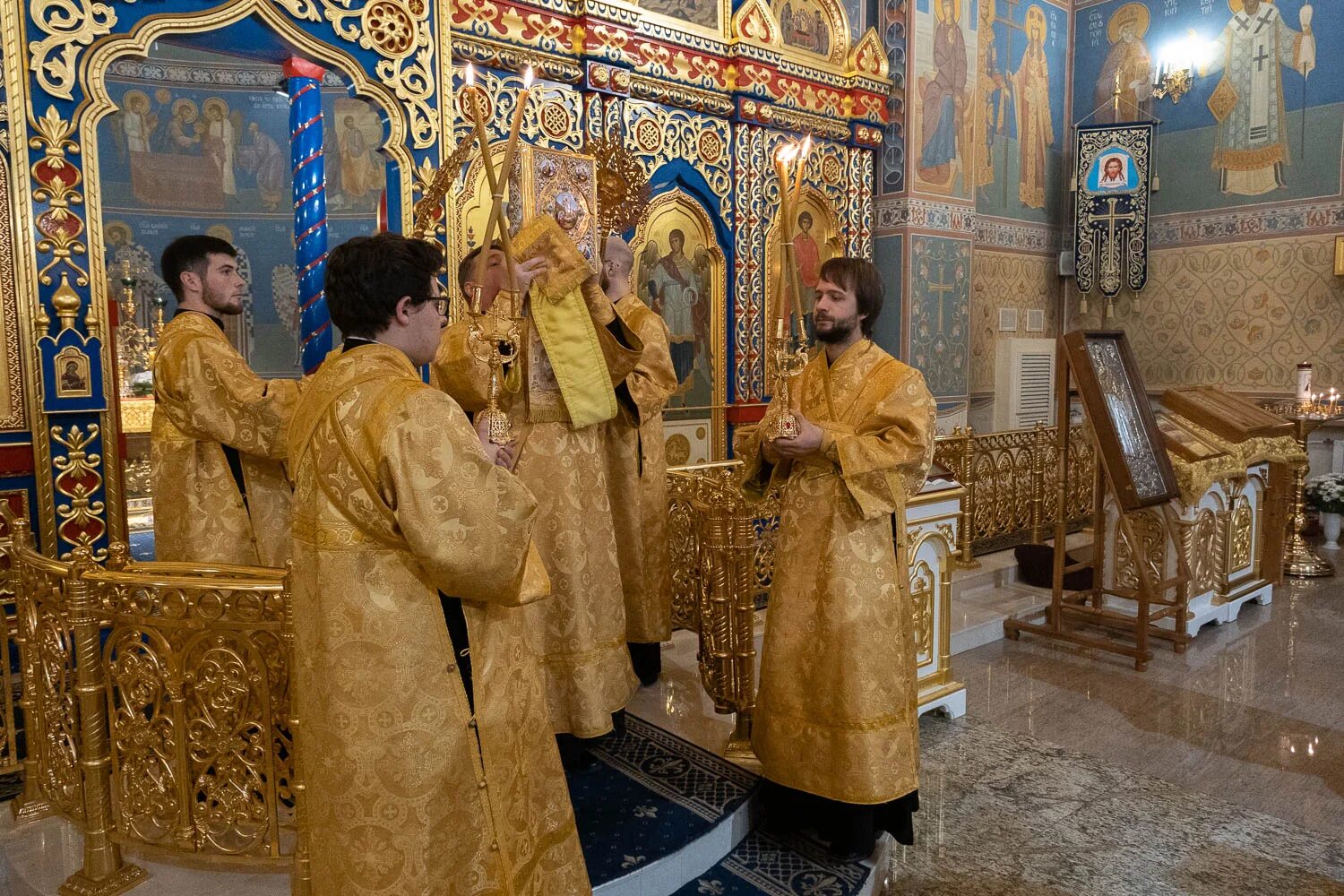 Храм Всецарица Красноярск. Храм Всецарицы в Москве настоятель. Всенощная служба. Бдение. Всенощное богослужение