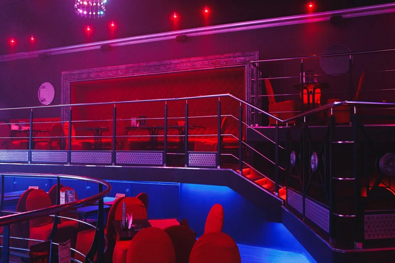 Клуб 2 этаж. Клуб джаггер питер. Бульвар бар тюмень караоке. Клуб на двух этажах. Клуб 2 этаж.