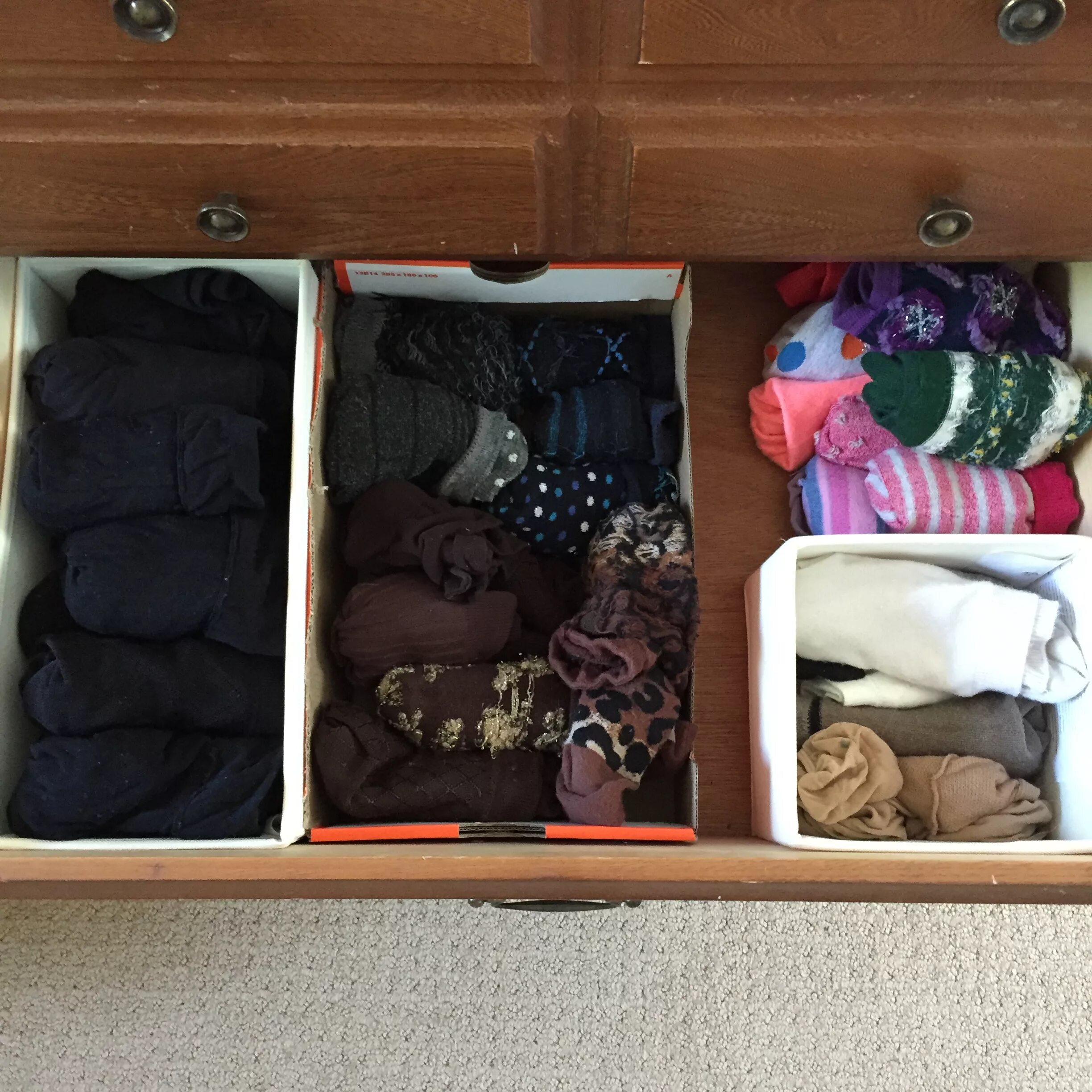 К чему снится складывать. К чему снится чистая простынь. Сложить одежду в шкаф в маленький. Про сон. Фен шуй кровать в спальне.