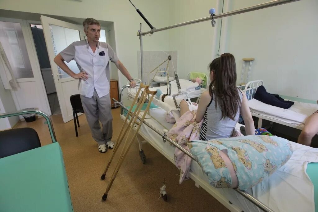 травматология. строительная больница травматология магнитогорск. детская больница травма. больница травматология. больница палата травматологии.