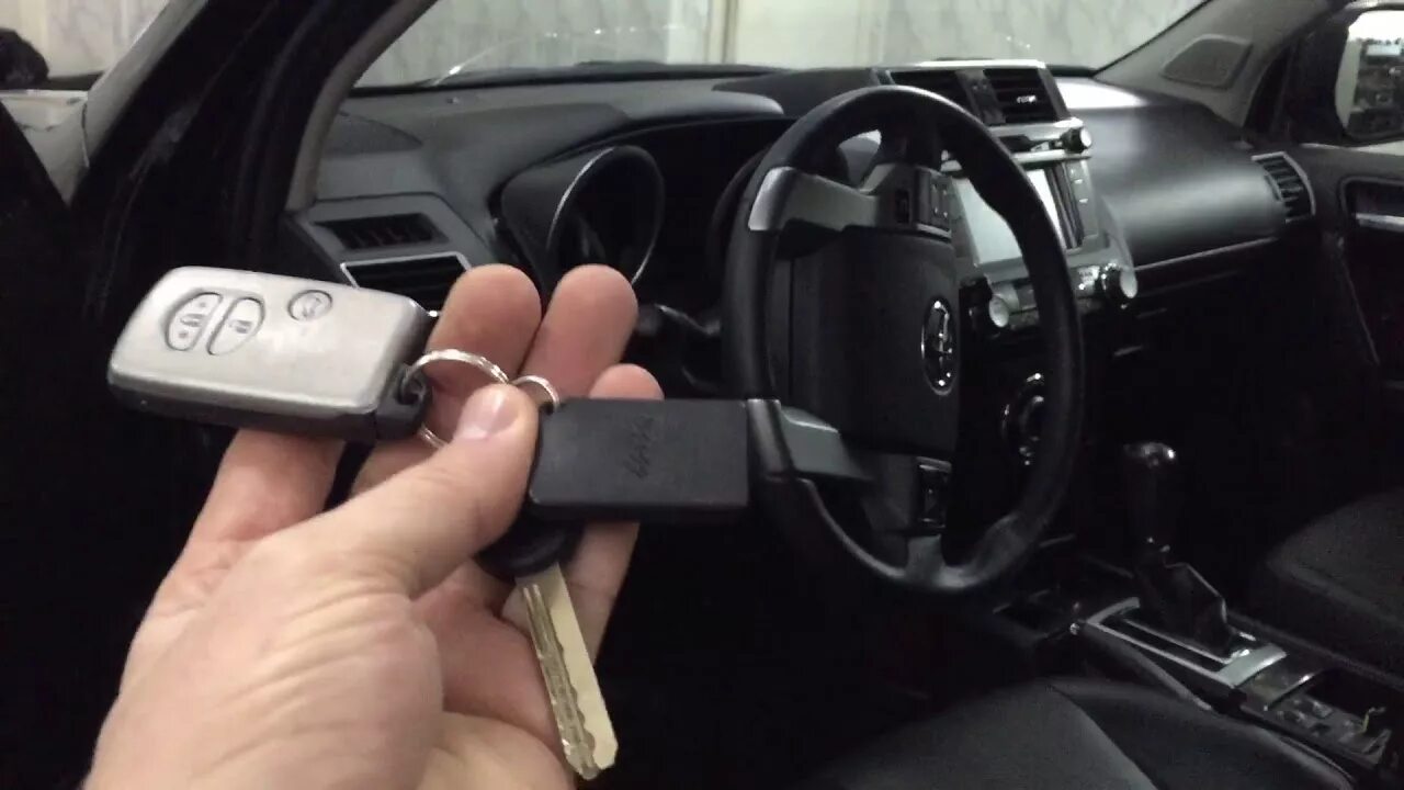 Установка батарейки в метку призрак. Противоугонная система метка. Метки в автомобиль от угона. Метки от угона. Метки от угона.