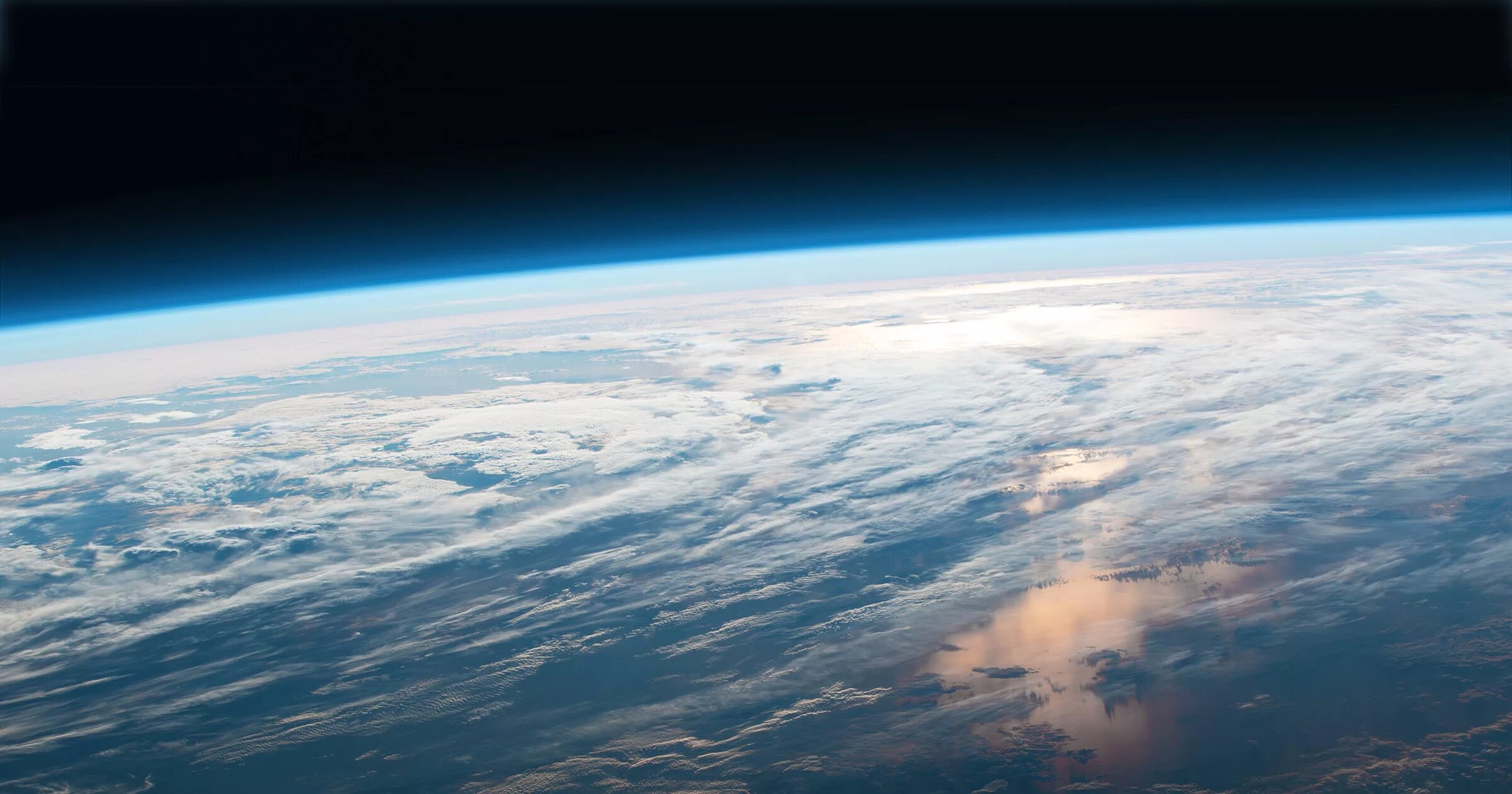 Нужна ли земле атмосфера. Стратосфера озоновый слой. Земная атмосфера. Вид из стратосферы. Атмосфера фото.