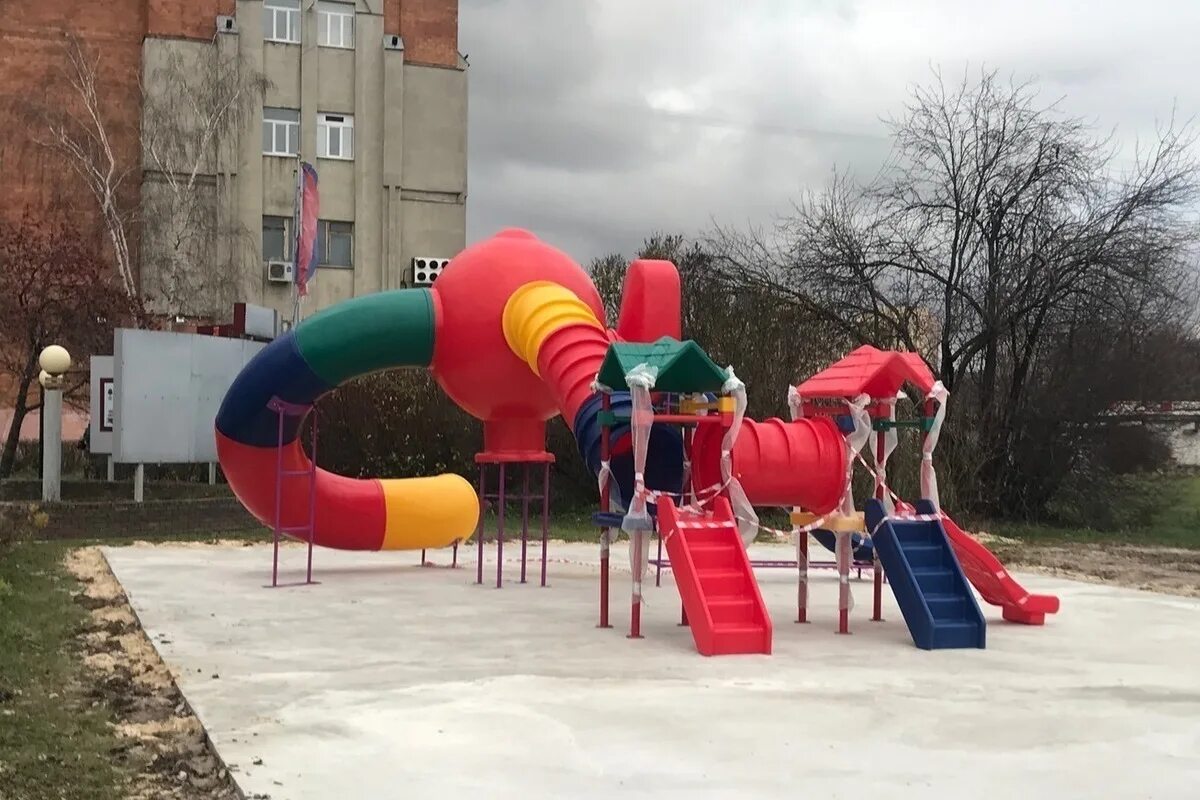 Городок когда появился. Детская площадка на площади Советской Нижний Новгород. Детский игровой комплекс Галактика. Детская площадка Нижний Новгород Просвещенская. Просвещенская Нижний Новгород детская площадка пушка.