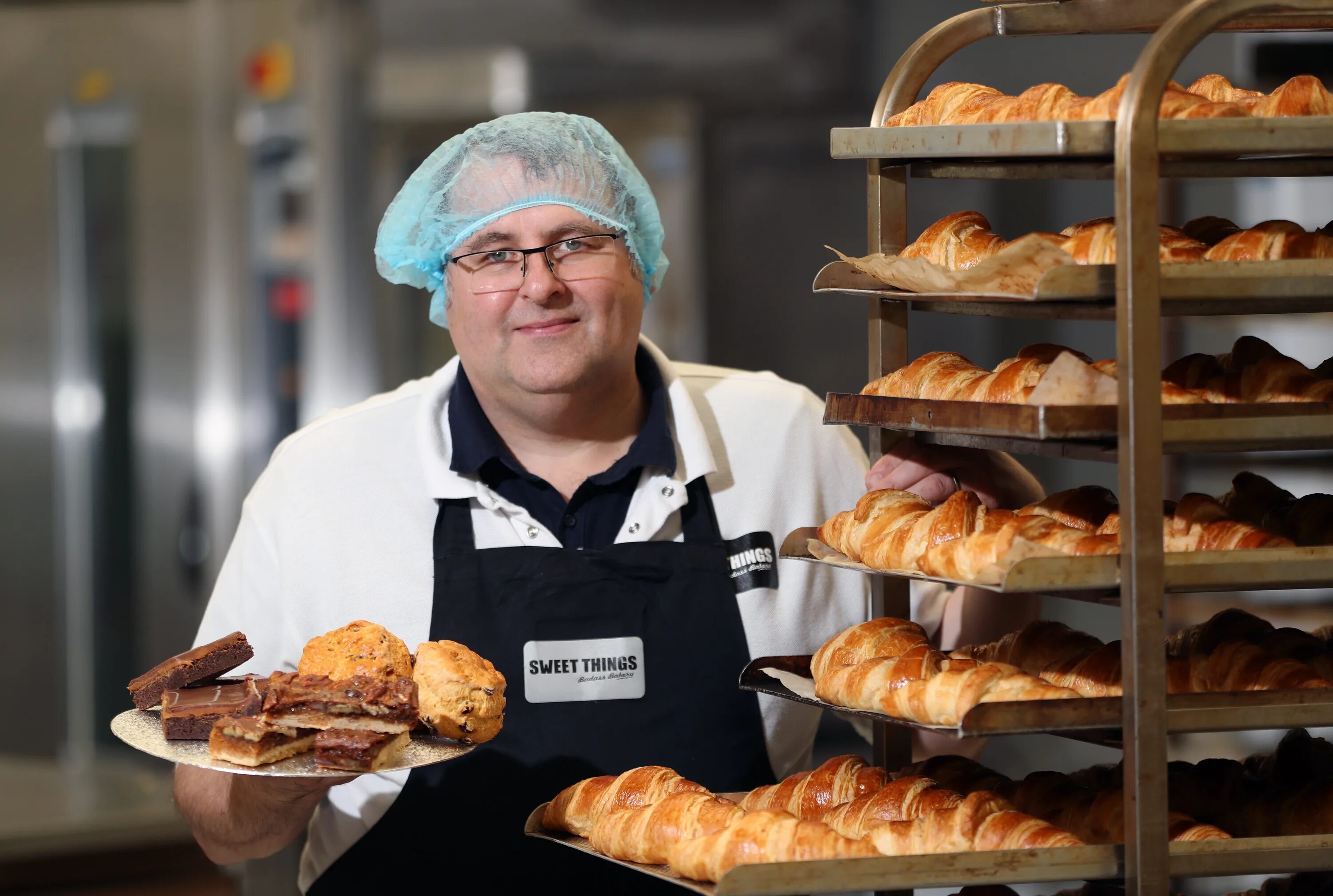 Charlie foster works at a bakery he. Пекарня sweet bakery. baker. шон бейкери режиссер семья. bakery reference.