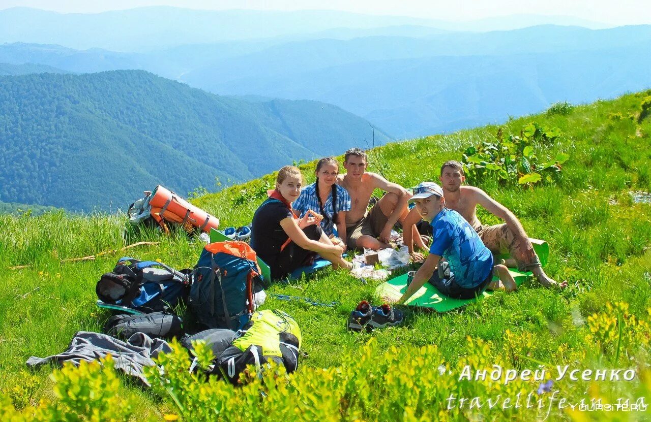 Горный алтай кемпинг палатки шавлинские озера. От турбазы до привала туристы. До привала туристы прошли 12 км после привала они шли x часов. Шавлинские озёра турпоход. Туристический поход.