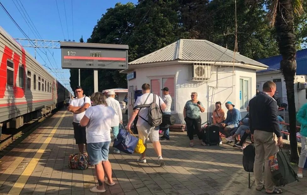 Железная дорога Сочи. Поезда СКЖД. Ретро поезд Сочи. Задержка поездов в Сочи. Почему задержали поезд