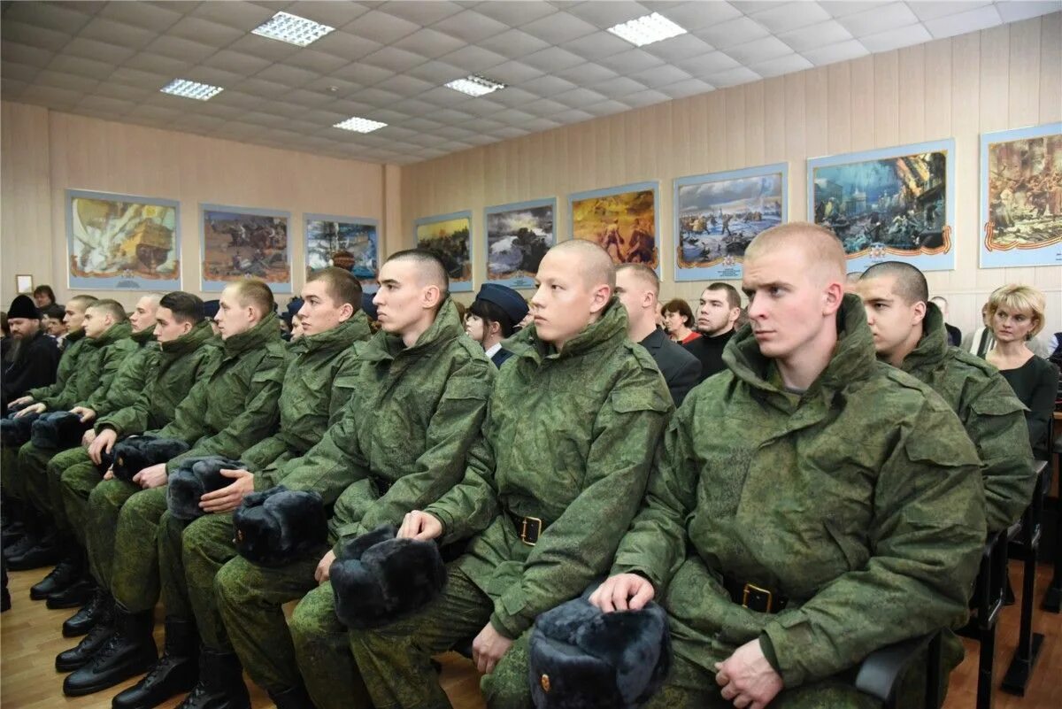 Весенний призыв медкомиссия. Призыв срочников. Призыв в военкомат. Сборный пункт призывников. Призывная комиссия в военкомате.
