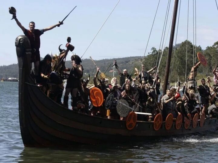 Норманны викинги. Морские набеги викингов. Ладья драккар викингов. Викинги покорители морей. Викинги в средиземном море.