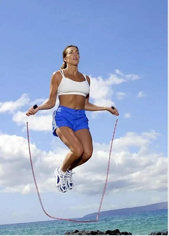 бросок набивного мяча нормативы 4 класс по физкультуре. техника прыжков через скакалку на двух ногах. прыжки на скакалке 2 класс. метание мяча на дальность 4 класс норматив. нормативы по физкультуре 8-9 класс по фгос.