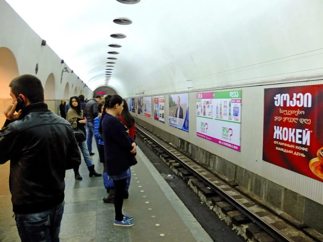 В тбилиси есть метро. Станции метро тбилиси. метро тбилиси 2025. вагон метро тбилиси. метро тбилиси 2025.