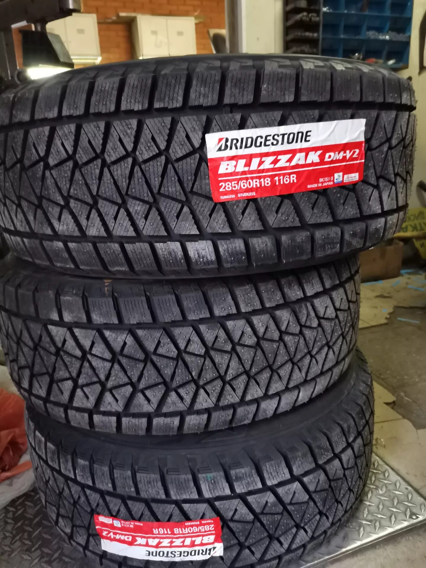 Шины bridgestone blizzak dm v3. Bridgestone blizzak dm-v3. автошина bridgestone blizzak dm-v3. бриджстоун dm v2. 28560r18 bridgestone blizzak dm-v2 116r.