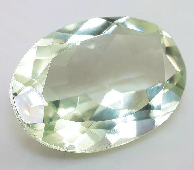 Празиолит зеленый аметист. Аметист триллион зеленый. Sandara зеленый аметист. Зелёный аметист 20 карат огранка алмазная.